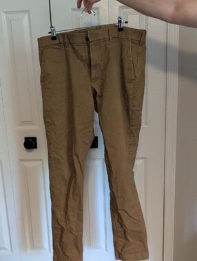 GAP Men's Tan Chino Pants